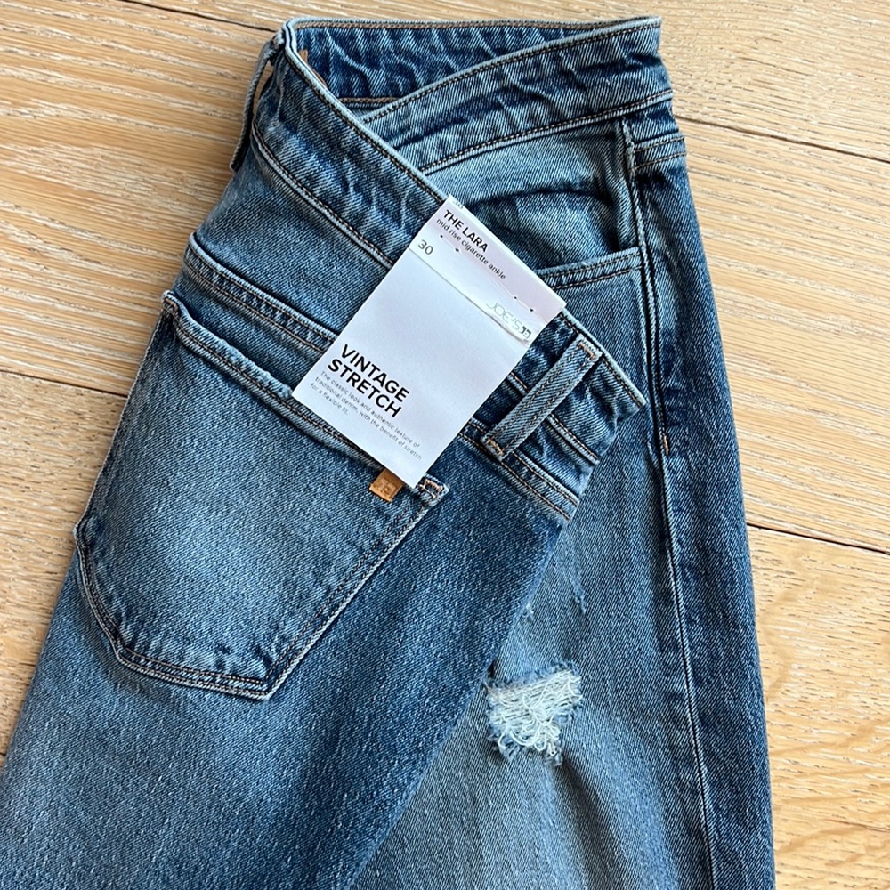 Joe’s jeans, Lara, mid rise cigarette ankle!